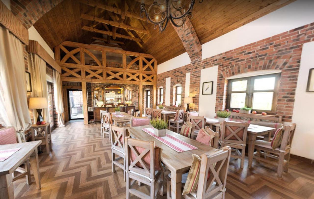 Maison d'hôtes Folwark Bialych Bocianow à Kamionka  Extérieur photo