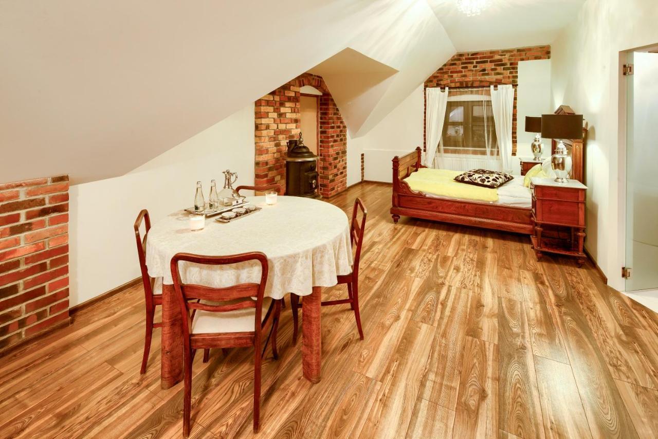 Maison d'hôtes Folwark Bialych Bocianow à Kamionka  Extérieur photo